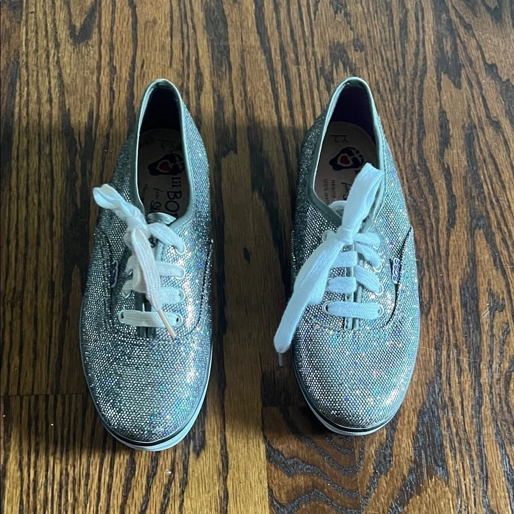 LIKE🆕SKETCHERS LIL BOBS  Sparkling Silver Sneakers size Y3